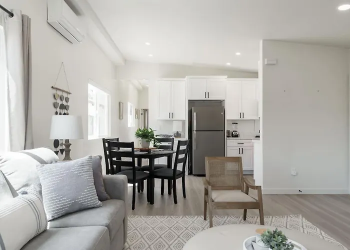 The Rosemont IV - La Jolla Luxury